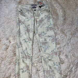 NWT Hot kiss skinny Lily pants